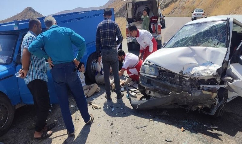عملیات امدادرسانی هلال‌ احمر مازندران در محل تصادف محور هراز