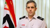 آتش‌نشانان در حال نجات مصدومان از زیر آوار ساختمان تخریب شده در خیابان پیروزی تهران