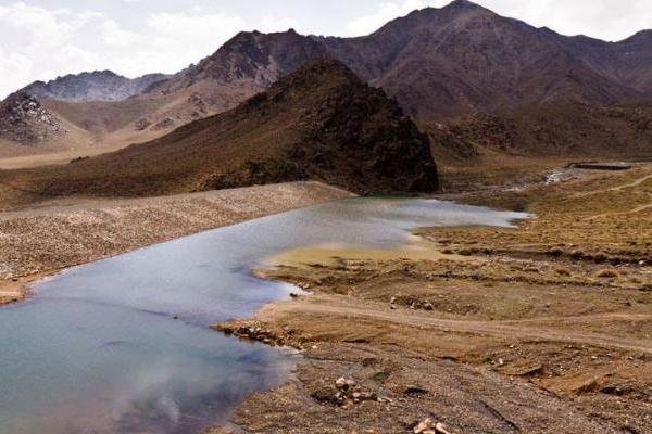 احیای چشمه‌ها در پناهگاه حیات وحش یخاب استان اصفهان»