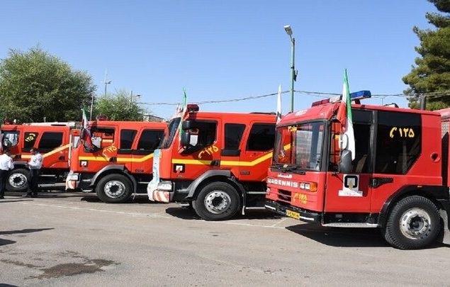 نیروهای آتش‌نشانی گرگان در حال انجام عملیات امداد و اطفاء حریق