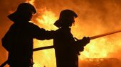 آتش‌سوزی مهار شده در انبار تولید فیلتر صنعتی شیراز با حضور تیم‌های آتش‌نشانی