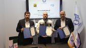تصویر امضای تفاهم‌نامه برای تولید قطعات یدکی مترو تهران در نمایشگاه حمل‌ونقل.