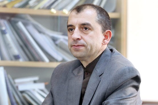 دکتر مهدی زارع استاد تمام زلزله شناسی مهندسی در پژوهشگاه بین المللی زلزله شناسی و مهندسی زلزله ، و عضو وابسته شاخه زمین شناسی، گروه علوم پایه، فرهنگستان علوم جمهوری اسلامی ایران و دارای درجه هابیلیتاسیون در هدایت پژوهش HDR از دانشگاه استراسبورگ فرانسه