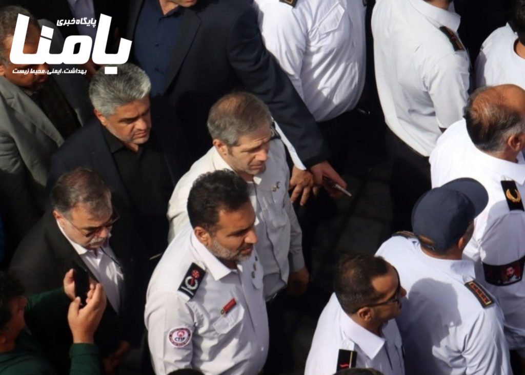 تشییع پیکر آتش‌نشان مشهدی رضا فخریان با حضور مردم و زائران بارگاه رضوی