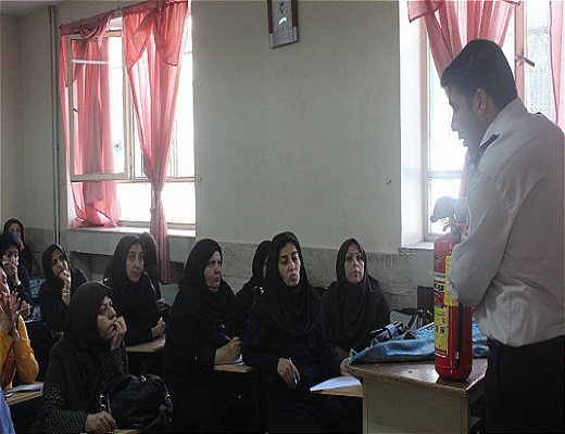 آموزش اصول ایمنی و آتش نشانی به کارگران شرکت گوشت ایران و مدرسه هاجر