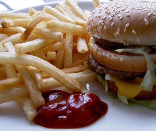 منع تبلیغ غذاهای ناسالم در انتظار نامه وزارت بهداشت!
