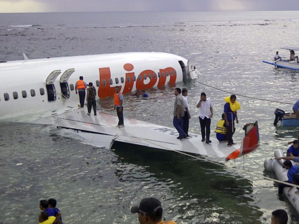 nn_02ar_bali_plane_130413