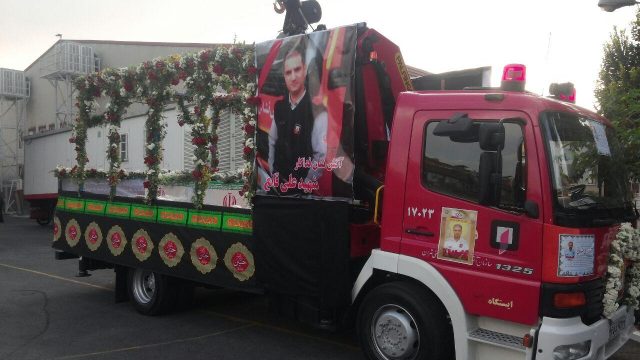  ایستگاه 1 سازمان آتش نشانی در حال مهیا شدن برای تشییع جنازه آتش نشان شهید علی قانع