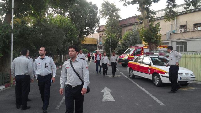  ایستگاه 1 سازمان آتش نشانی در حال مهیا شدن برای تشییع جنازه آتش نشان شهید علی قانع