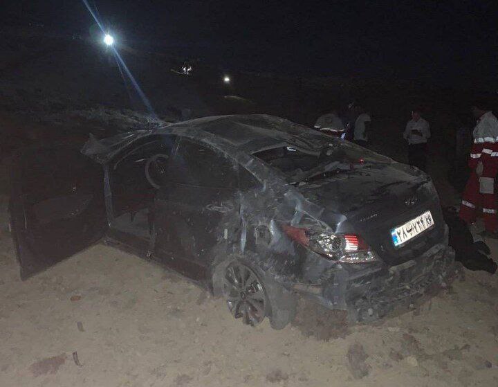 عملیات امداد هلال احمر در محل سقوط خودرو در محور فولاد محله-کیاسر