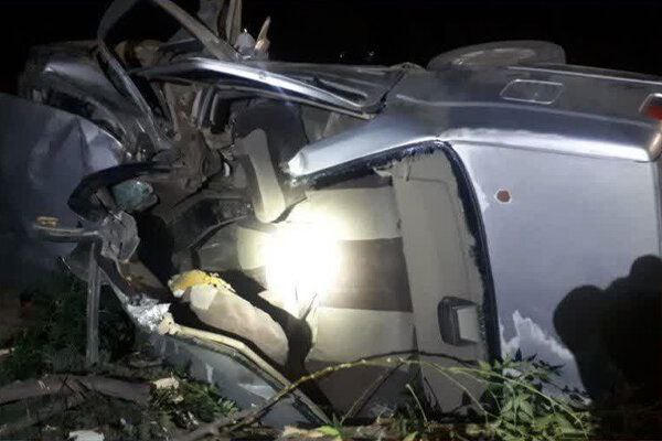 نجات راننده محبوس در واژگونی پژو ۴۰۵ کرمانشاه