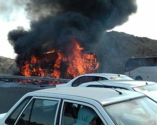 جزئیات آتش سوزی خودرو در محور شوشتر-اهواز و سوختن 4 سرنشین آن