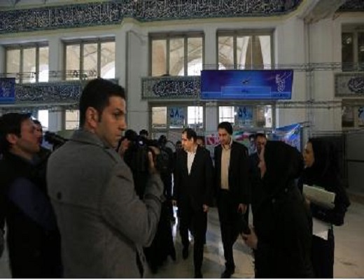وزير بهداشت وارد نمايشگاه مطبوعات شد