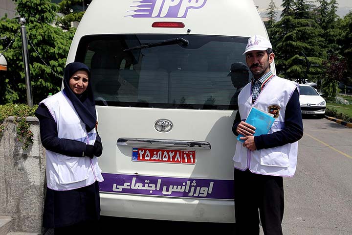 تصویر فعالیت تیم اورژانس اجتماعی در بحرانهای اجتماعی و جنگ